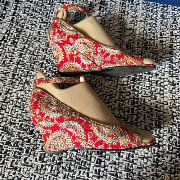 Elegant Red Wedge Sandals - Picture 6 of 9